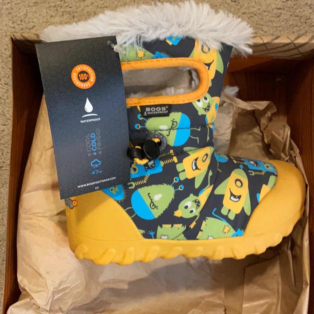 Kids Bogs size 12. NWT and box.